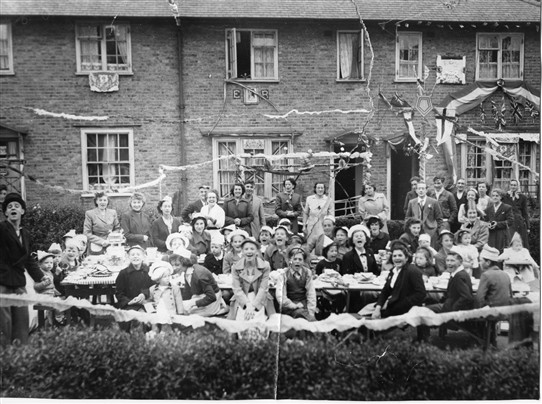 Photo:Shrewsbury Road coronation party 1953